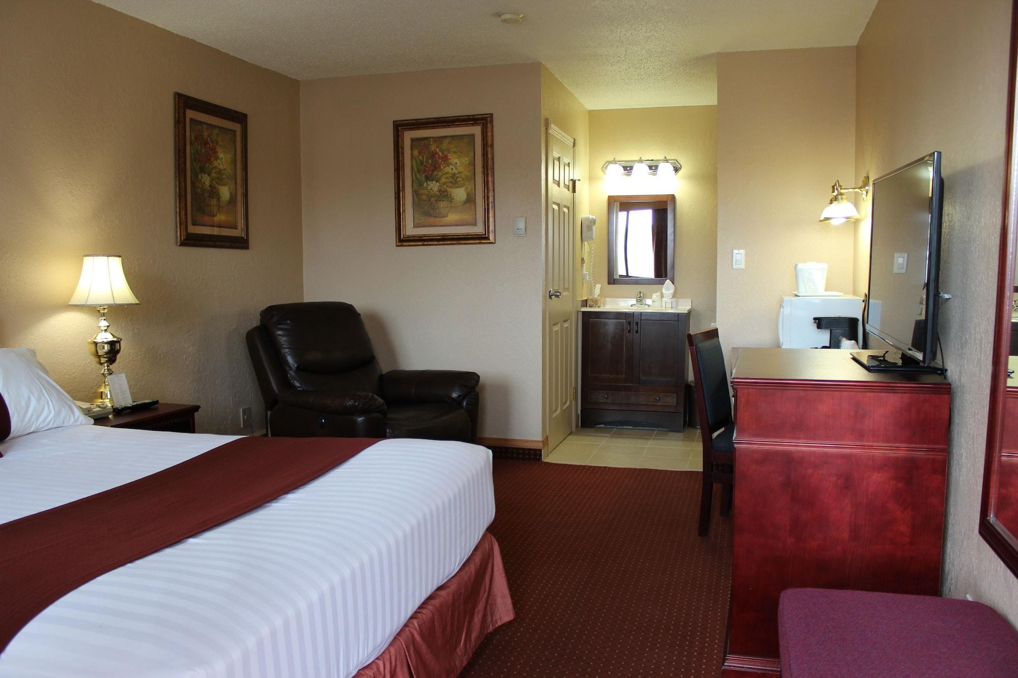 Howard Johnson By Wyndham Red Deer Exterior photo