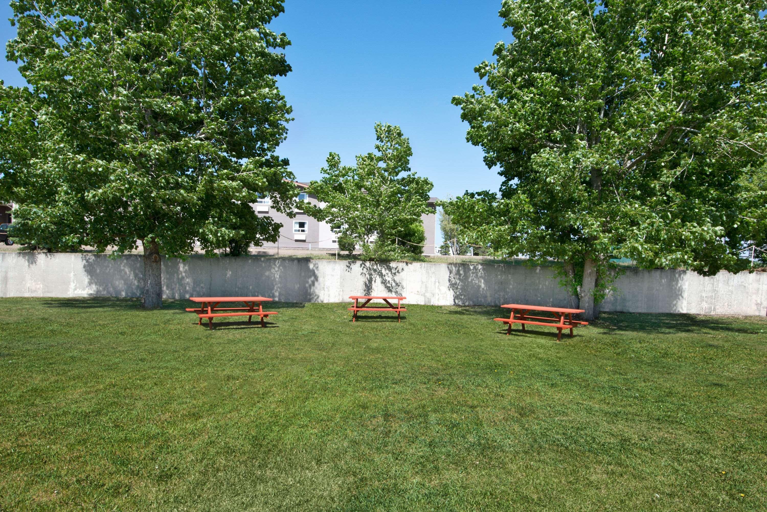 Howard Johnson By Wyndham Red Deer Exterior photo