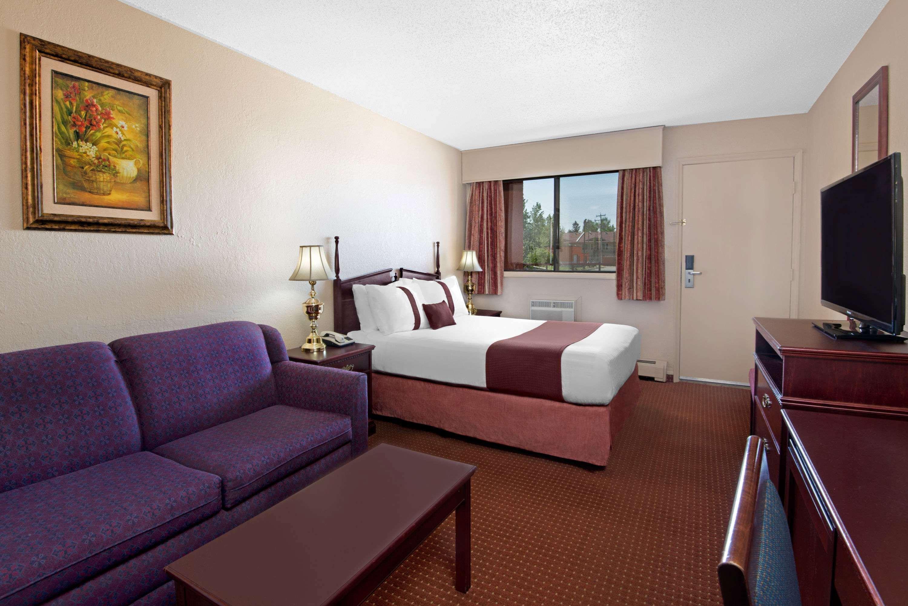 Howard Johnson By Wyndham Red Deer Exterior photo