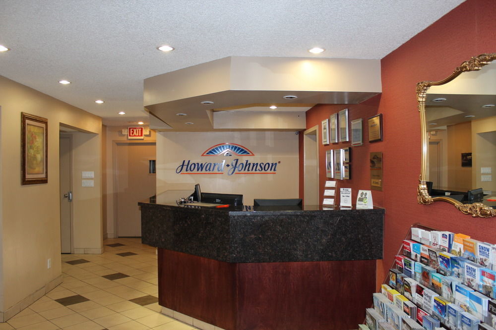 Howard Johnson By Wyndham Red Deer Exterior photo