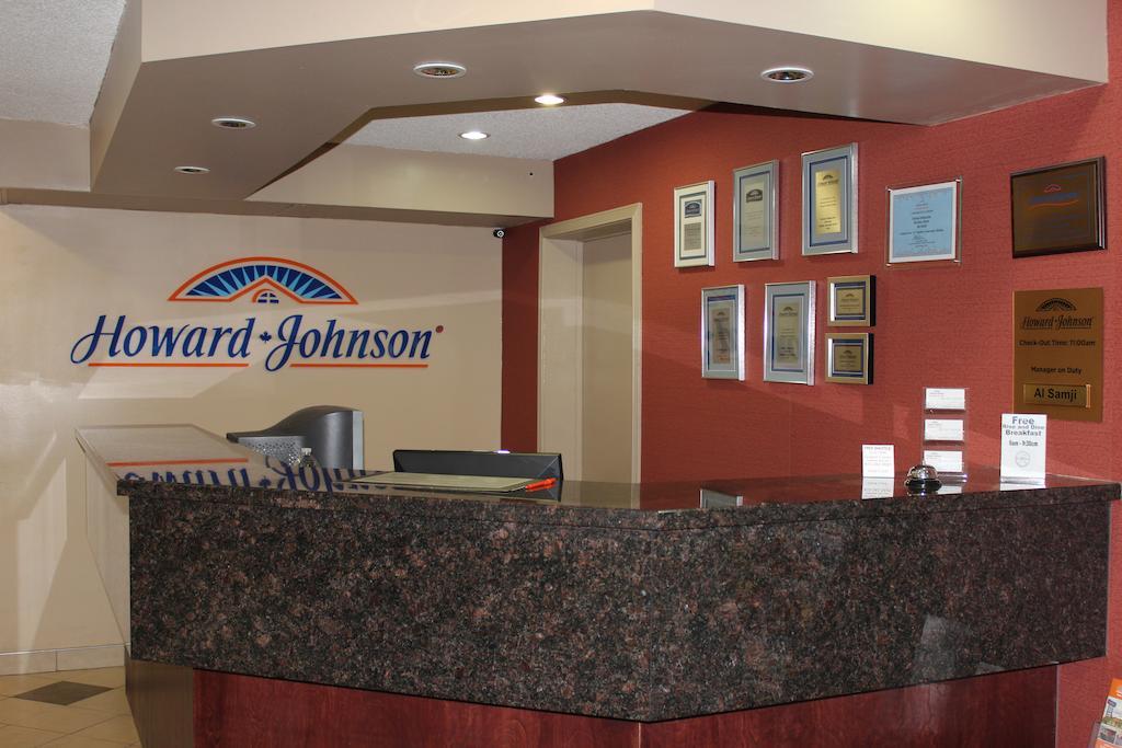 Howard Johnson By Wyndham Red Deer Interior photo