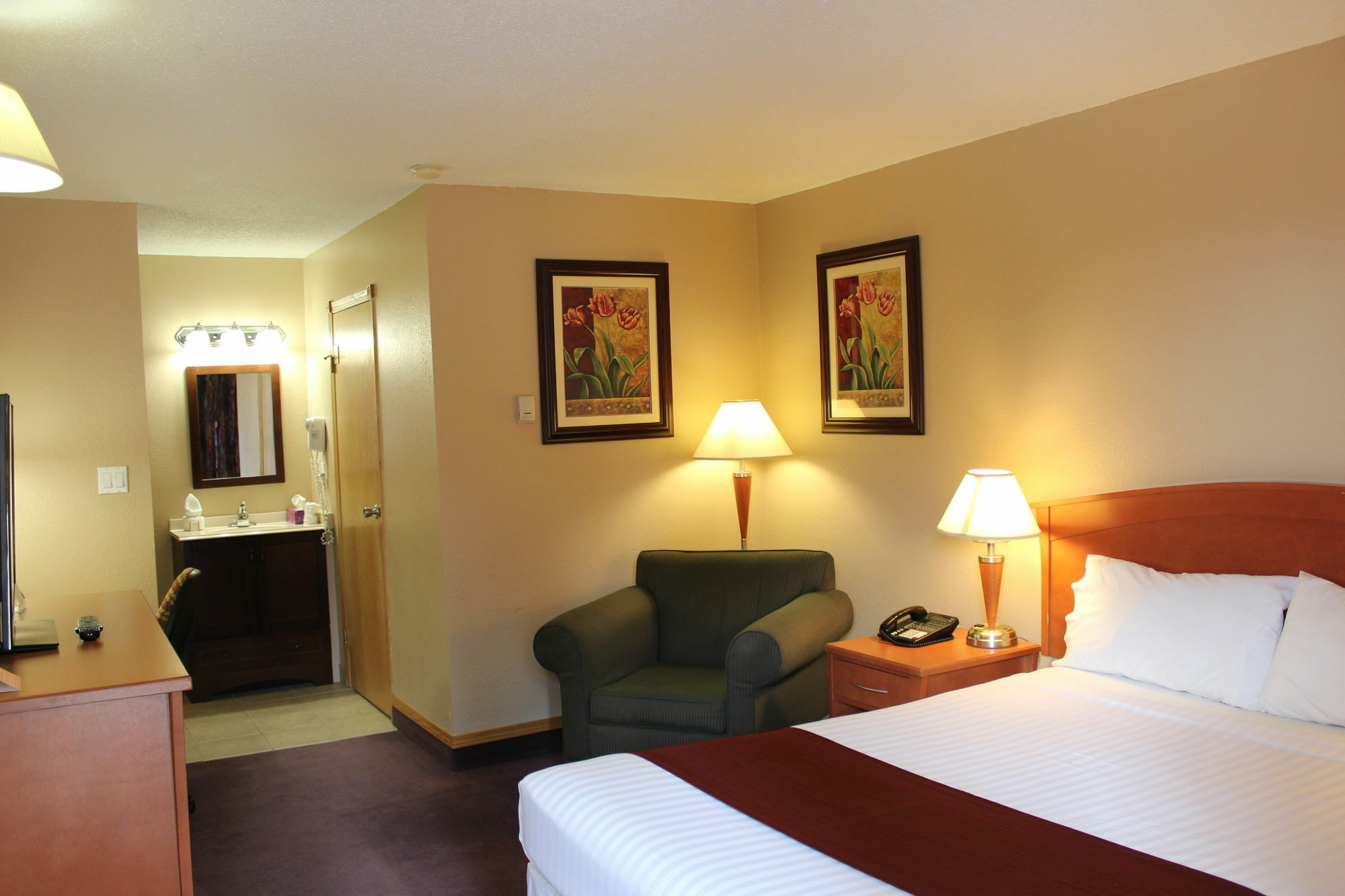 Howard Johnson By Wyndham Red Deer Exterior photo